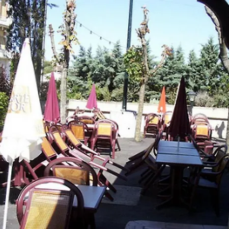 Le Coin Du Feu Hotell 2*